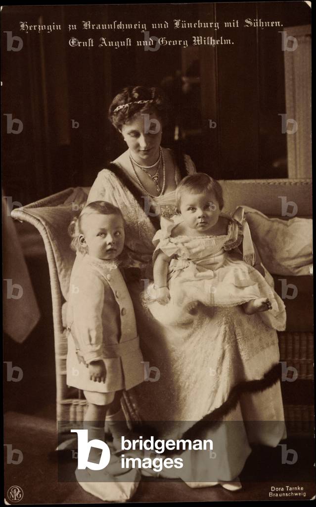 Ak Duchess Viktoria Luise zu Braunschweig Lüneburg, Georg Wilhelm (b/w photo)