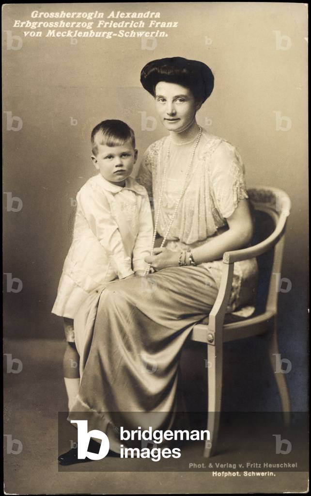 Ak Grand Duchess Alexandra of Mecklenburg Schwerin with son Friedrich Franz (b/w photo)