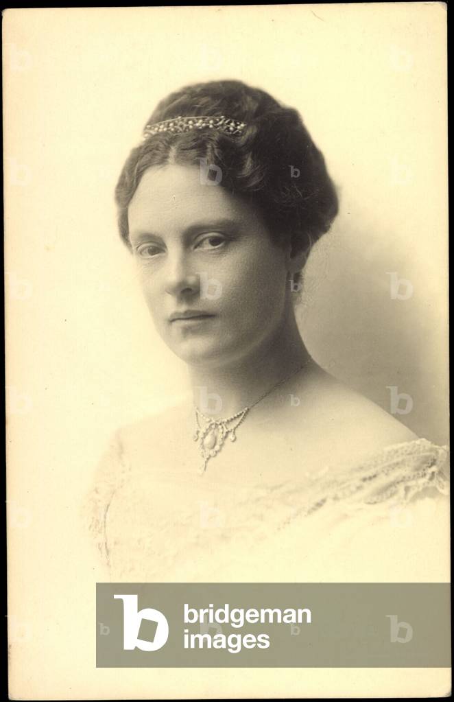 Ak I.K.H Princess Wiltrud of Bavaria with diadem (b/w photo)