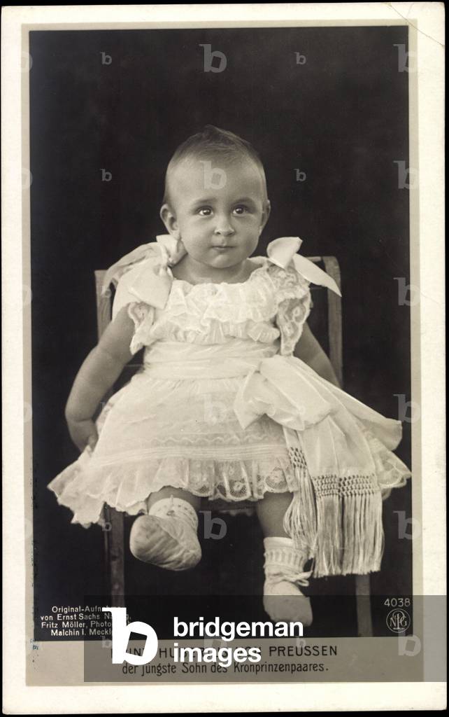 Ak Prince Hubertus of Prussia as a toddler, NPG 4038 (b/w photo)