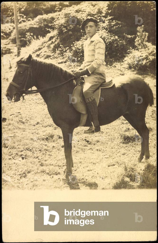 Photo Ak Prince Robert of Austria, brother of Otto von Habsburg, horse (b/w photo)