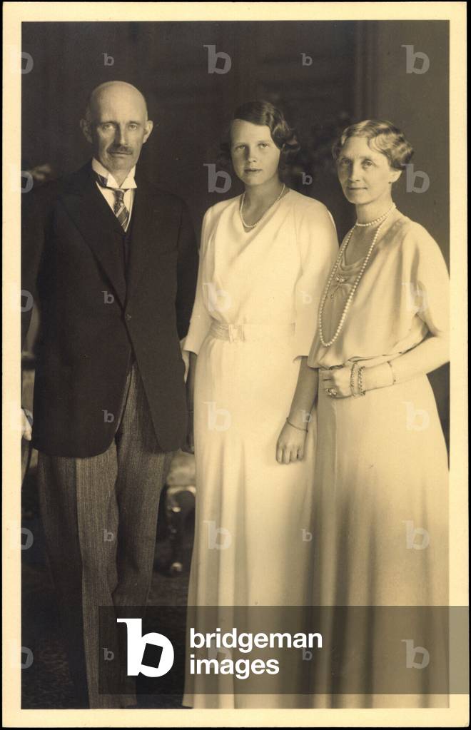 Ak Großduzogpaar, Friedrich Franz IV, Alexandra, Thyra, Mecklenburg Schwerin (b/w photo)