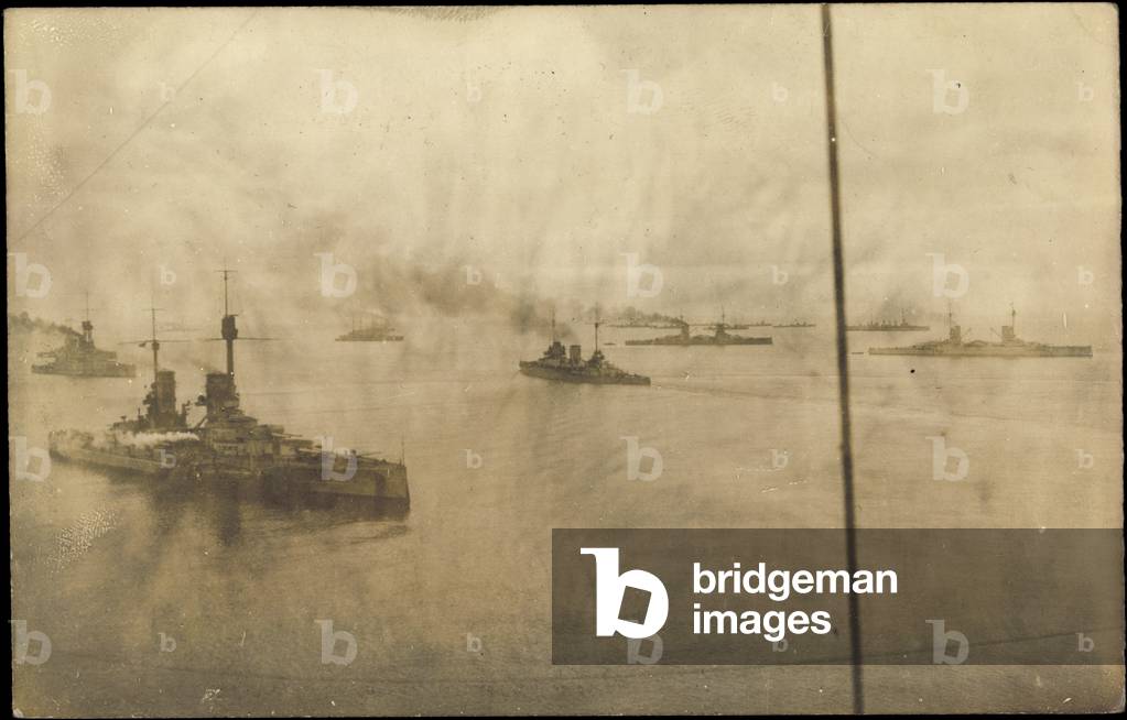 Photo Oesel Russia, warships in motion, 1917