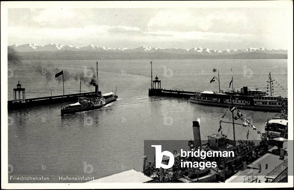 Friedrichshafen am Bodensee, harbour entrance, steamer