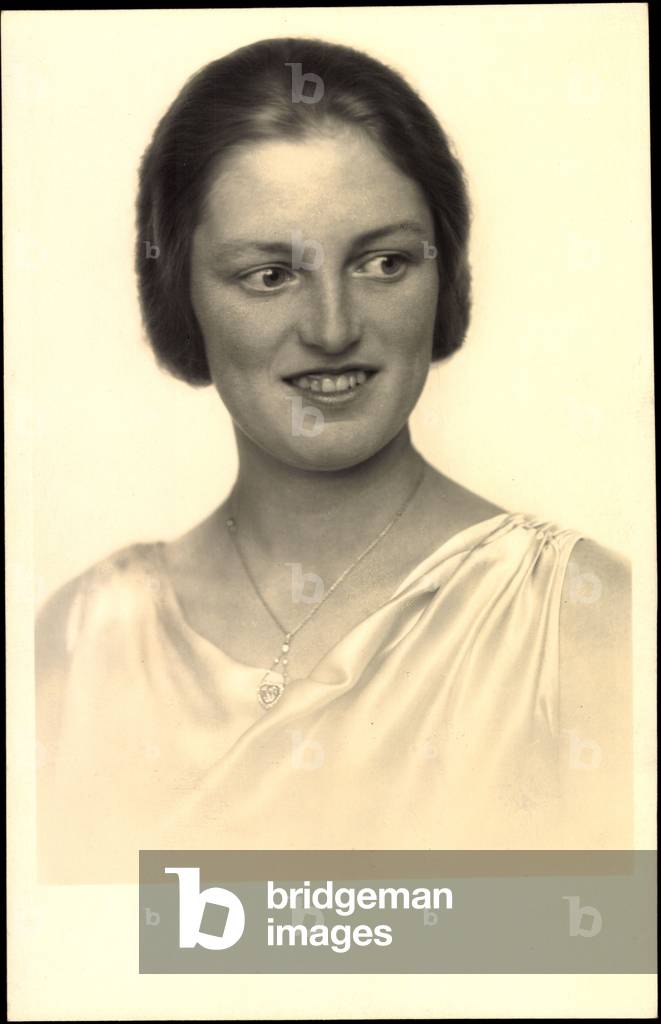 Photo Ak Princess Maria of Bavaria, portrait, necklace with pendant (b/w photo)