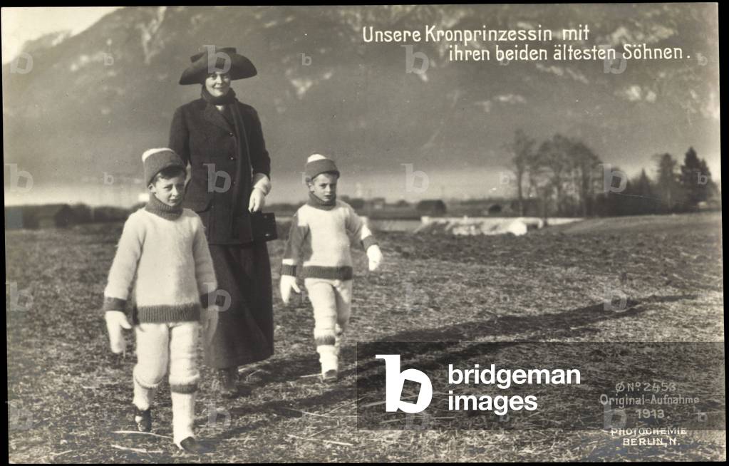 Crown Princess Victoria Luise with the oldest sons