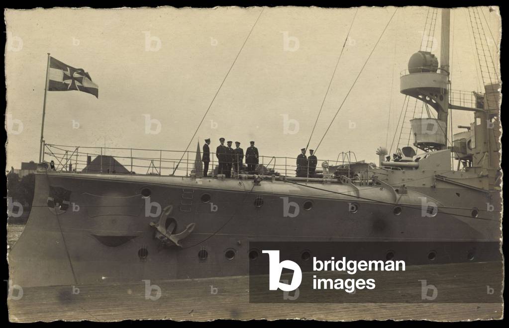 Photo German warship at the harbour, detailed view