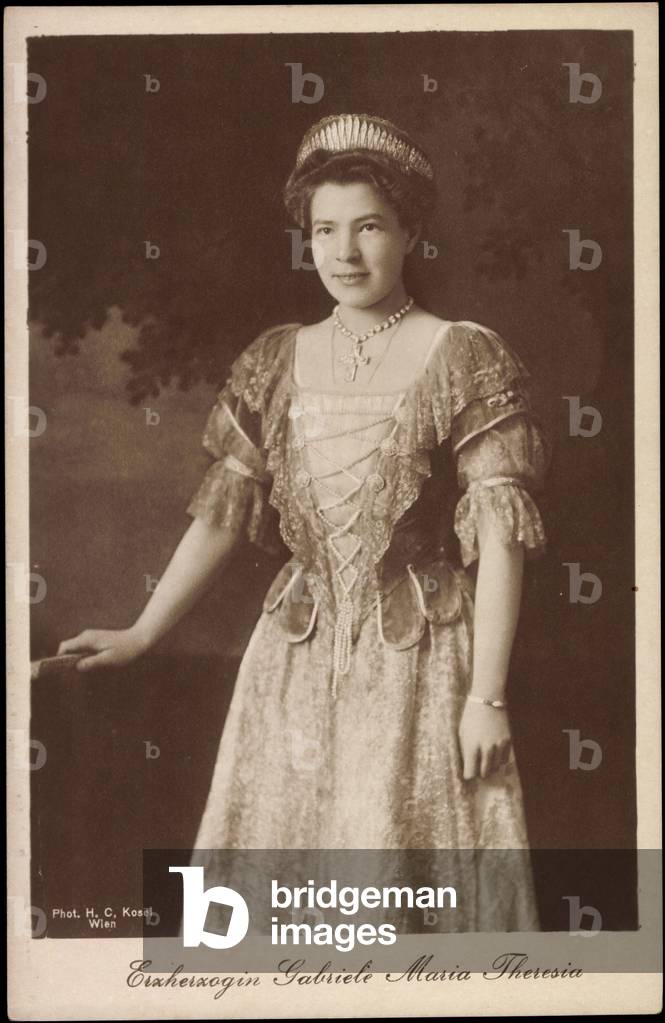 Ak Archduchess Gabriele of Austria, Portrait, Fan, BKWI 888 972 (b/w photo)