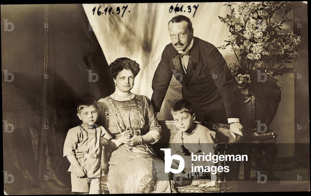 Ak Ernst Ludwig von Hessen Darmstadt with wife and children (b/w photo)