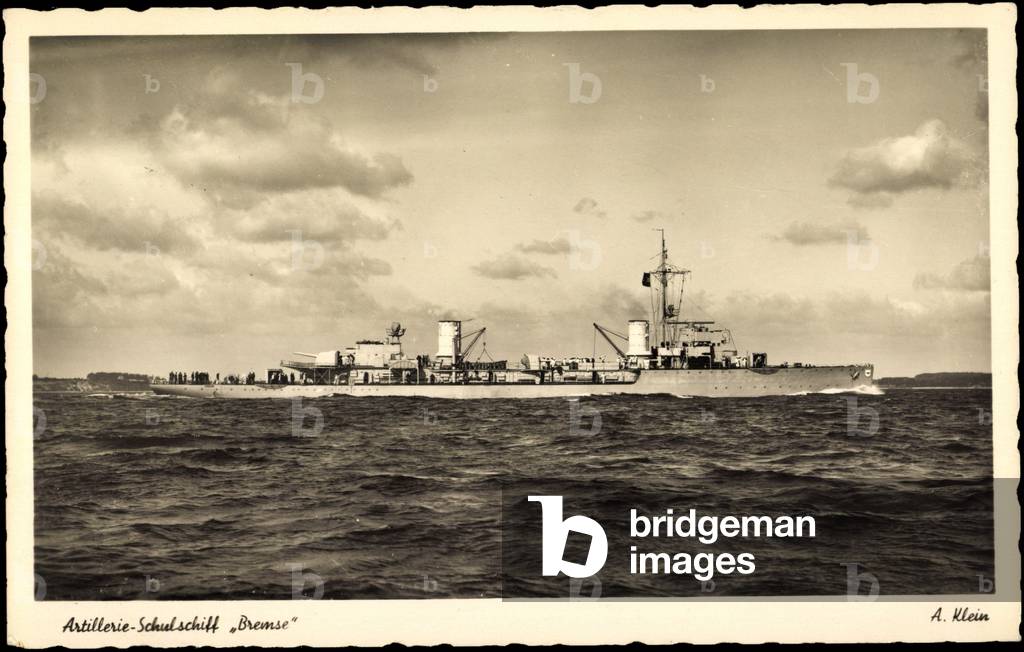 Artillery school ship brake in motion, cannon tower