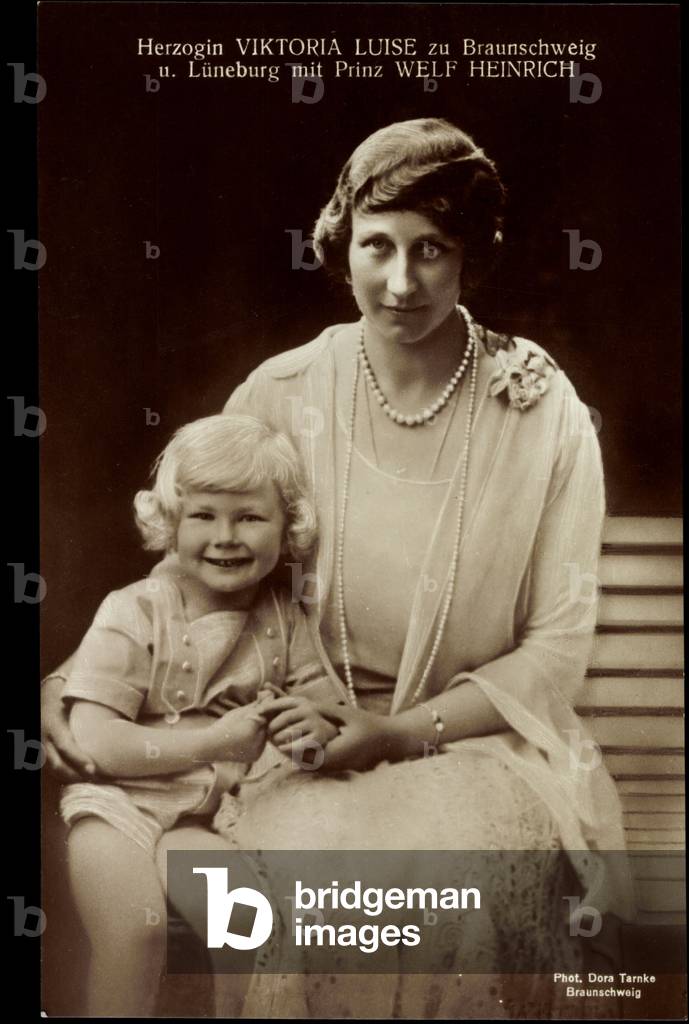 Ak Duchess Viktoria Luise zu Braunschweig Lüneburg, Prince Welf Heinrich (b/w photo)