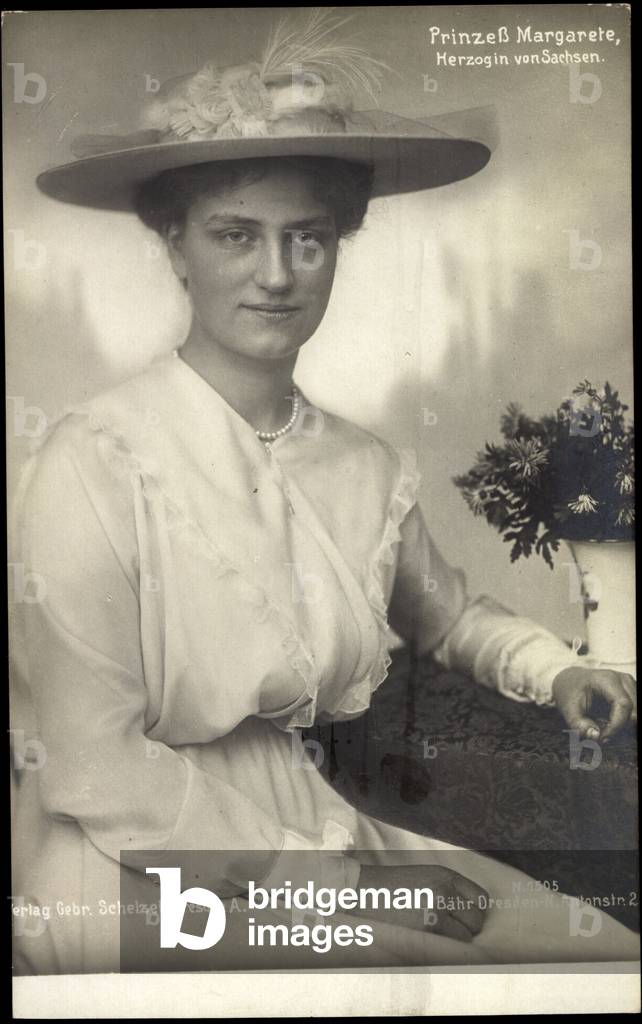 Ak Princess Margarete, Duchess of Saxony, seat portrait (b/w photo)