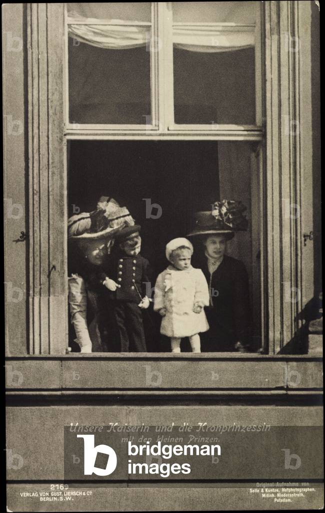 Ak Empress Auguste with Crown Princess Cecilie and Prince Wilhelm, Liersch 2169 (b/w photo)