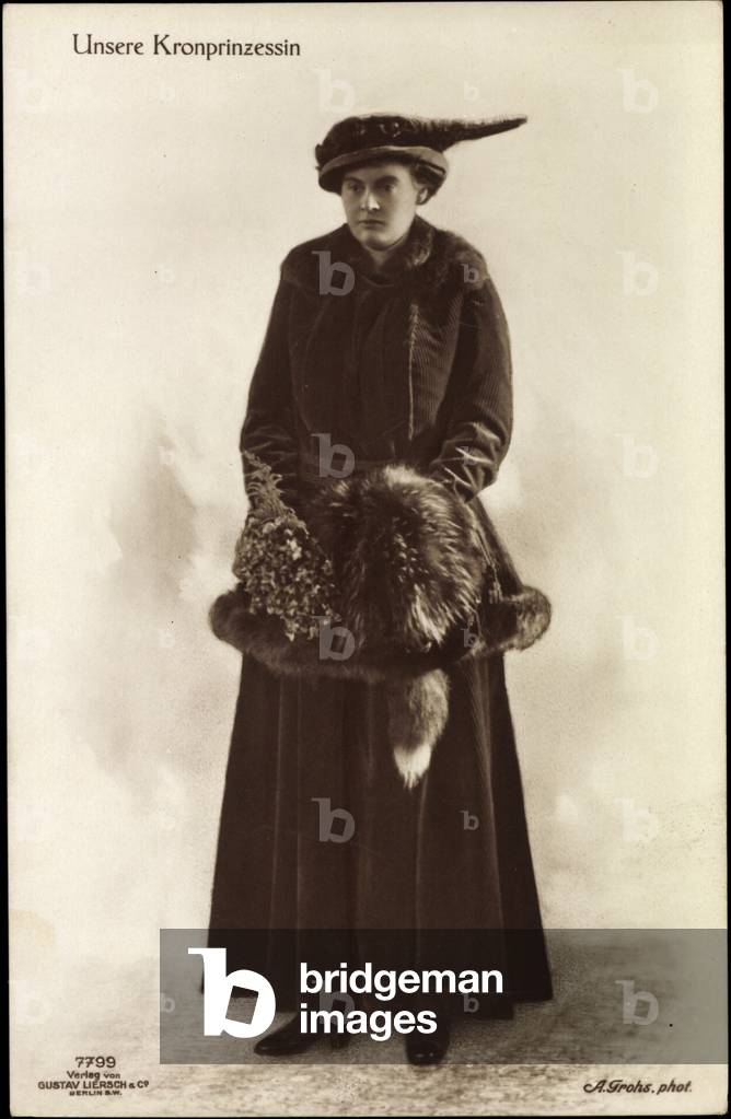 Princess Cecilie of Prussia with Muff (photo)
