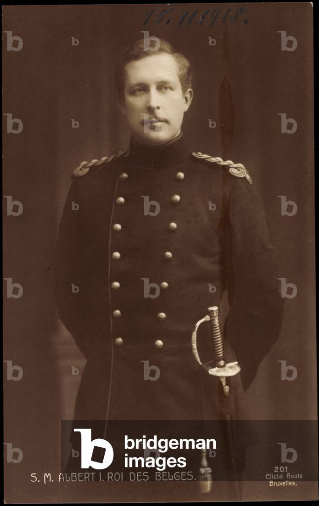 Ak S. M. Albert I. Roi des Belges, King of the Belgians, Saber (b/w photo)