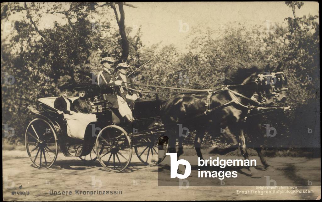 Ak Crown Princess Cecilie of Prussia in the carriage (b/w photo)