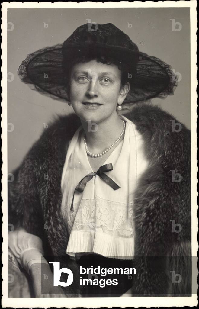 Photo Ak Princess Anna zur Lippe, born Isenburg Büdingen (b/w photo)
