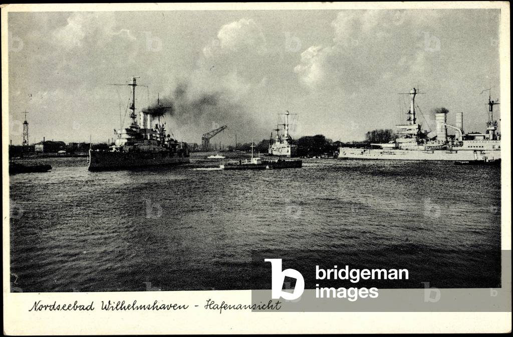 Wilhelmshaven, View to the harbour, Warships