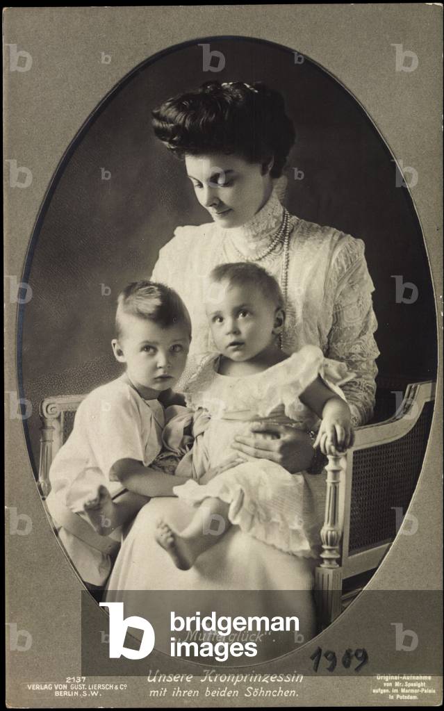 Ak Crown Princess Cecilie with her sons, Liersch 2137 u (b/w photo)