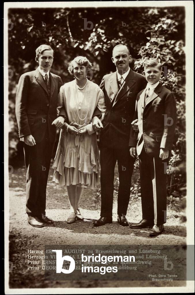Ak Herzog Ernst August zu Braunschweig Lüneburg, Victoria Luise, Söhne (b/w photo)