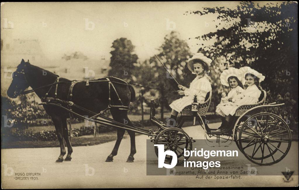 Ak Princesses Margarete, Anna, Alix on the Ride (b/w photo)