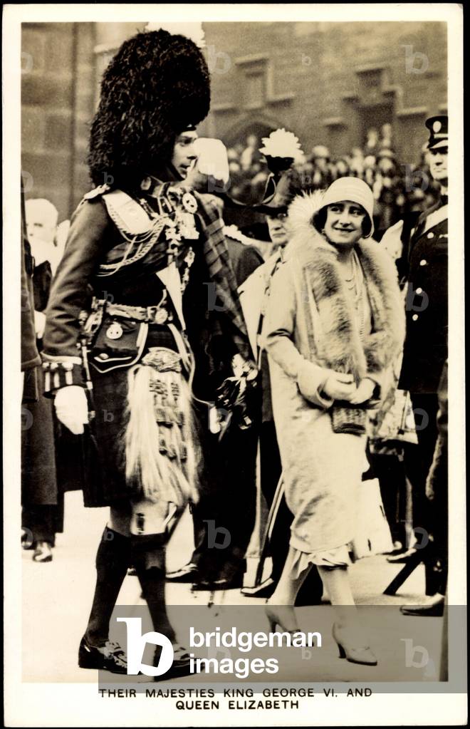 Ak Their Majesties King George VI and Queen Elizabeth, Uniform, Kilt (b/w photo)