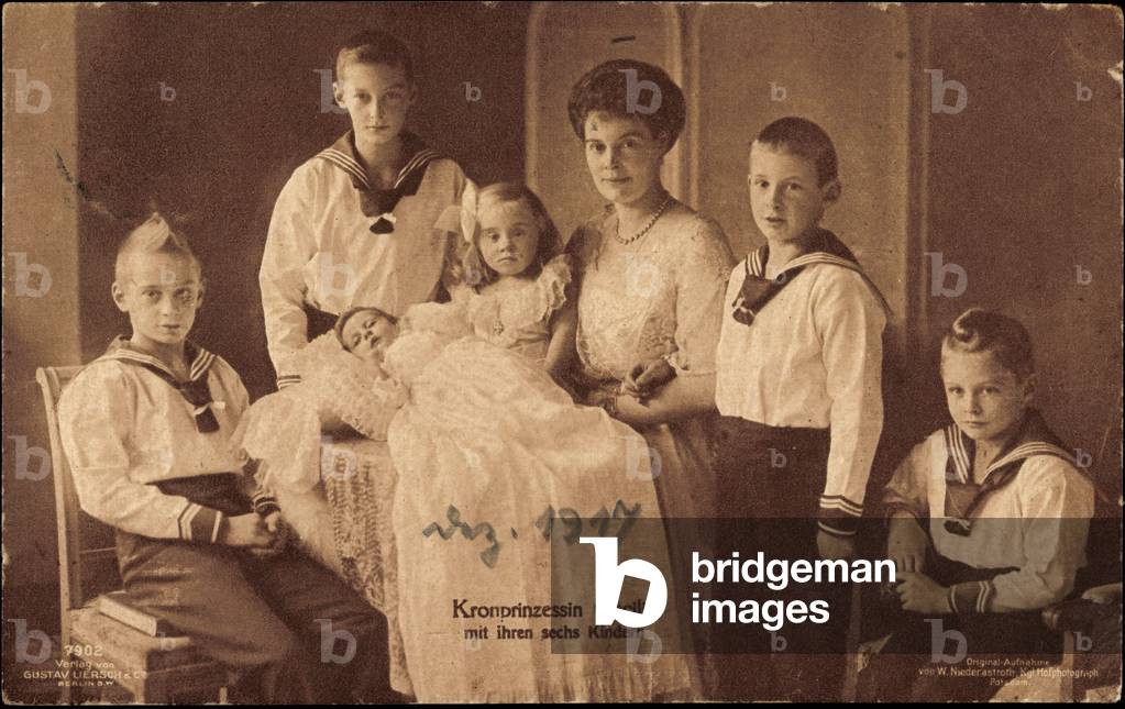 Ak Crown Princess Cecilie with her six children, Liersch 7902 (b/w photo)