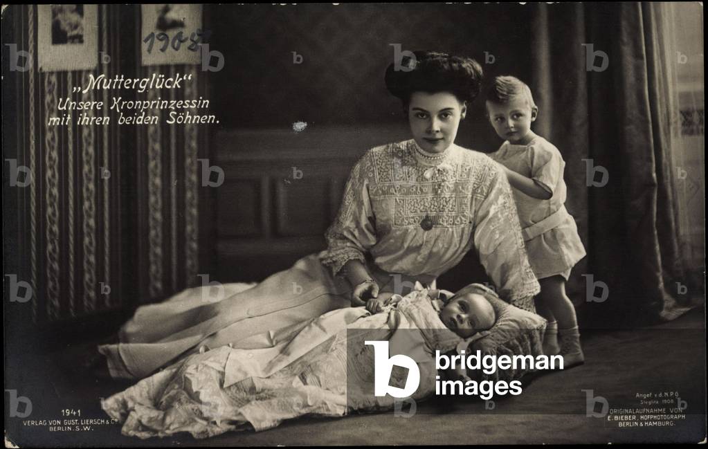 Ak Crown Princess Cecilie of Prussia with sons, Liersch 1941 (b/w photo)