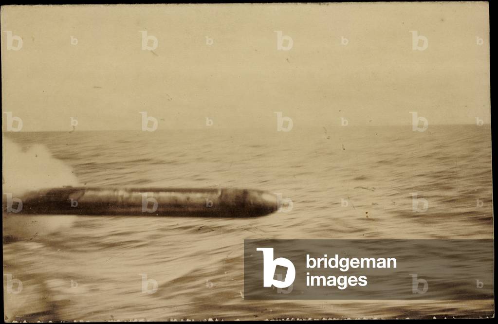 Photo Torpedo just before the hit on the water