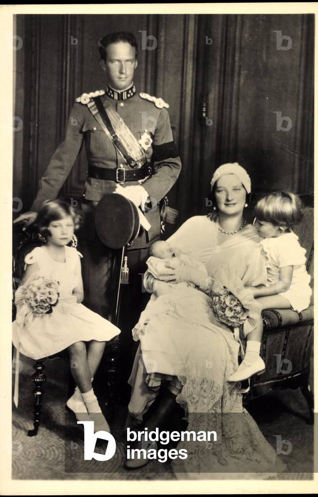 Photo Leopold III of Belgium. with wife and children