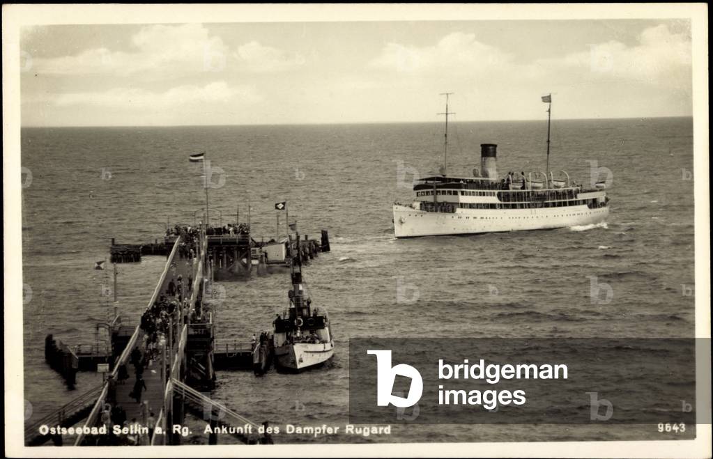 Baltic seaside resort Sellin Rügen, arrival of the steamer Rugard