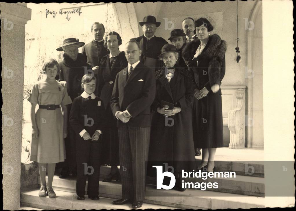 Photo Ak Konrad von Bayern, Bona Margherita, Kinder Amalie und Eugen (b/w photo)