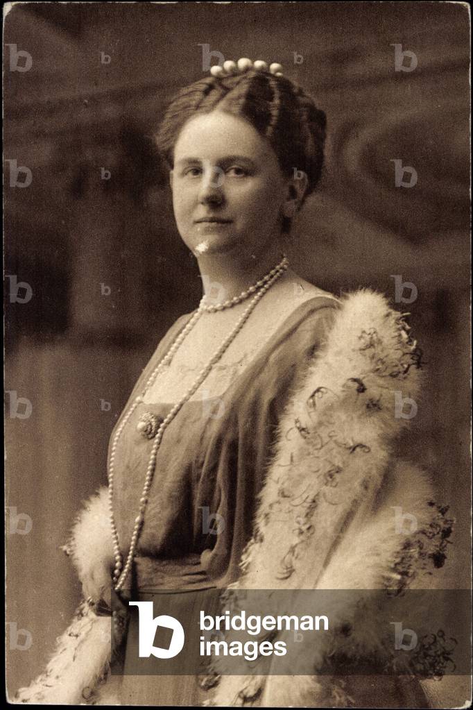 Princess Juliana of the Netherlands, fur, jewellery