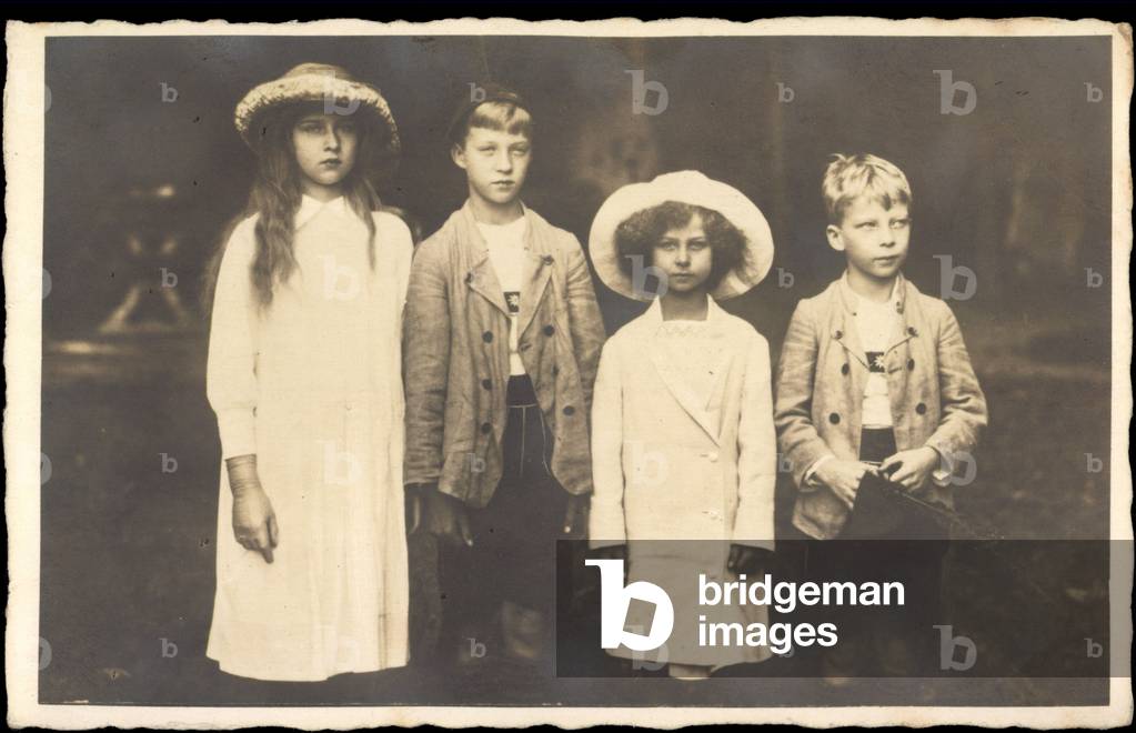 Photo Ak Elena, Georg, Milena, Alexander, Adel Serbia and Croatia (b/w photo)