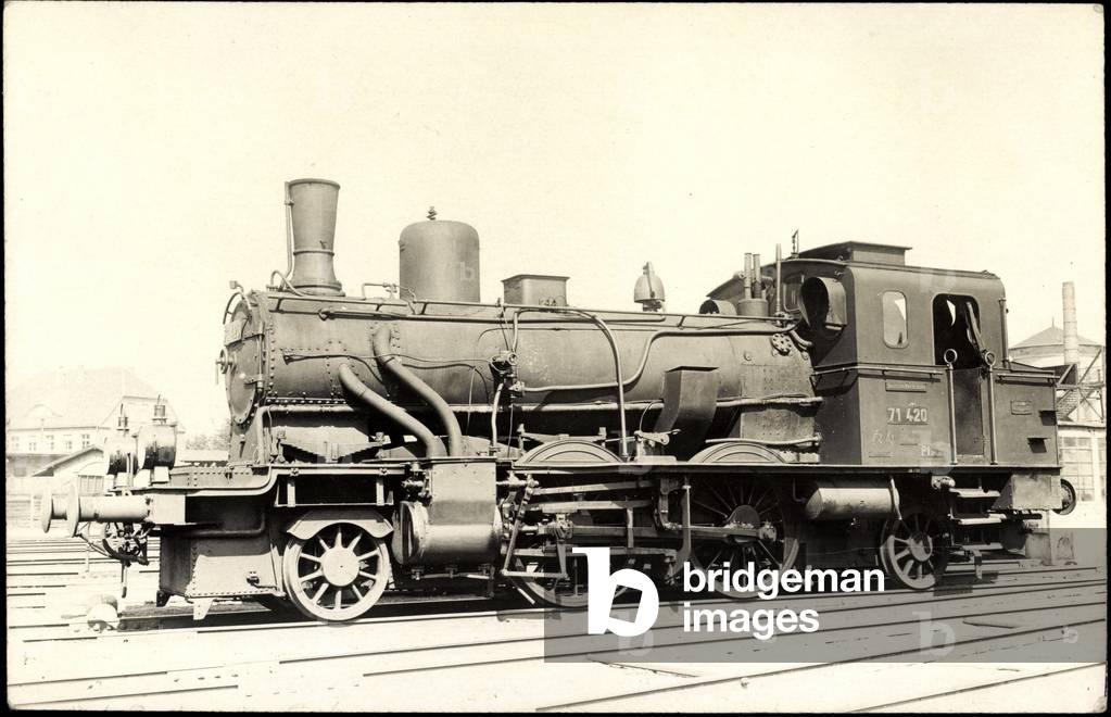 Photo German unit locomotive No. 71 420, side view