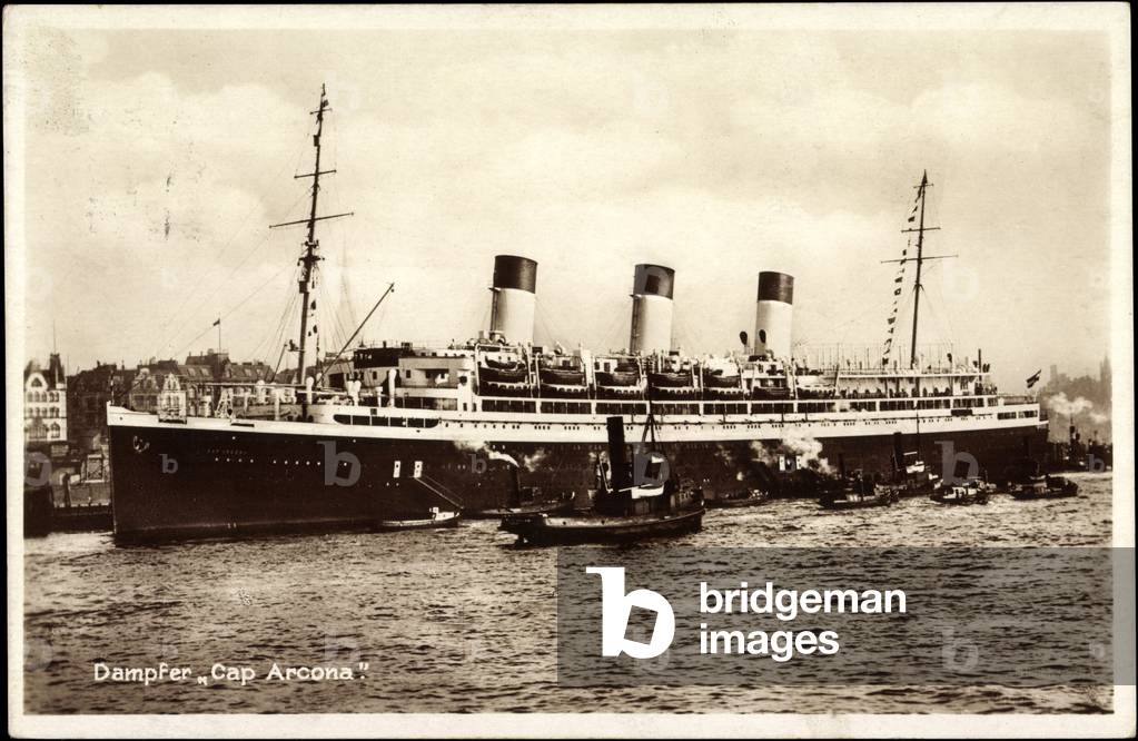 HSDG, steamship Cap Arcona at the port, tugs