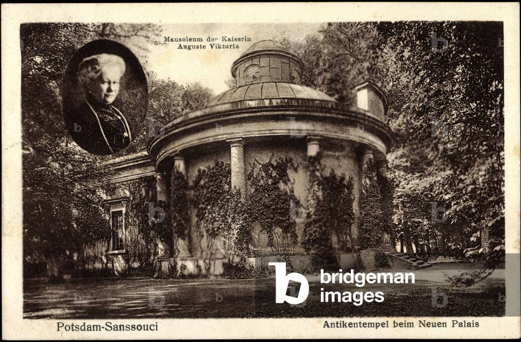 Ak Potsdam Sanssouci, Antikenttempel Neue Palais, Mausoleum Empress Viktoria (b/w photo)