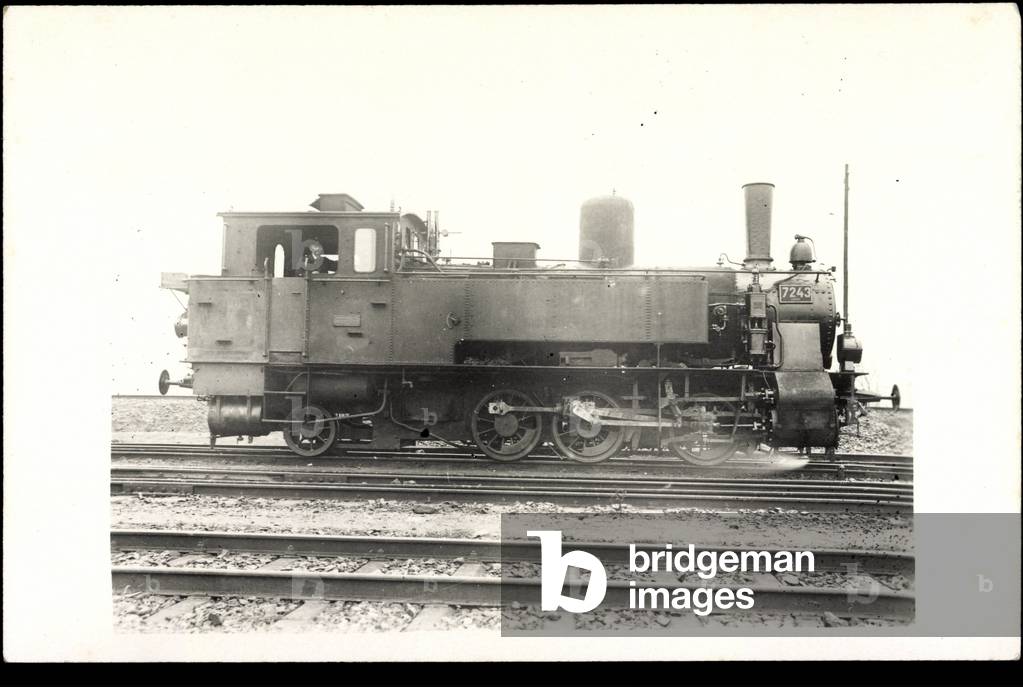 Photo German steam locomotive 7243 with driver