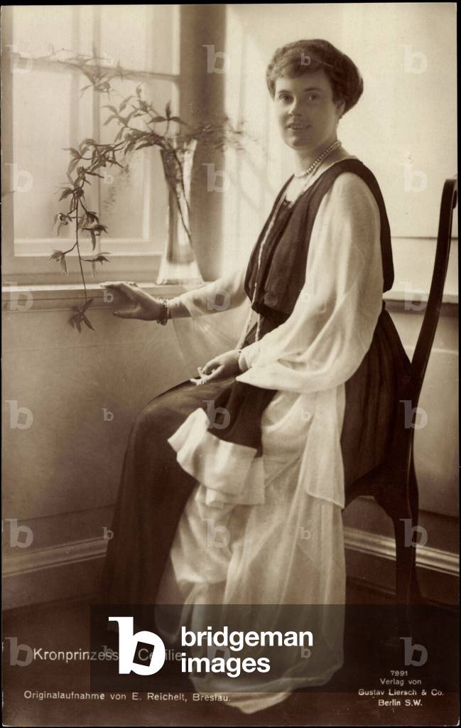 Crown Princess Cecilie, Seat Portrait, Liersch 7991