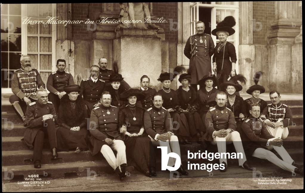Kaiser Wilhelm II with his family, group photo