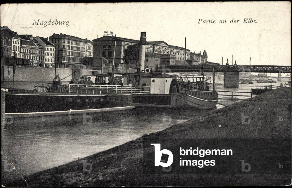 Magdeburg, game on the Elbe, steamer, bridge