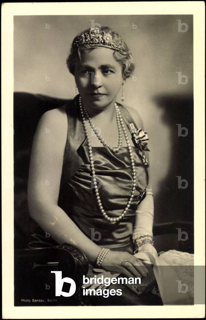 Photo Ak Empress Hermine, Second wife of Kaiser Wilhelm II, jewelry, diadem (b/w photo)