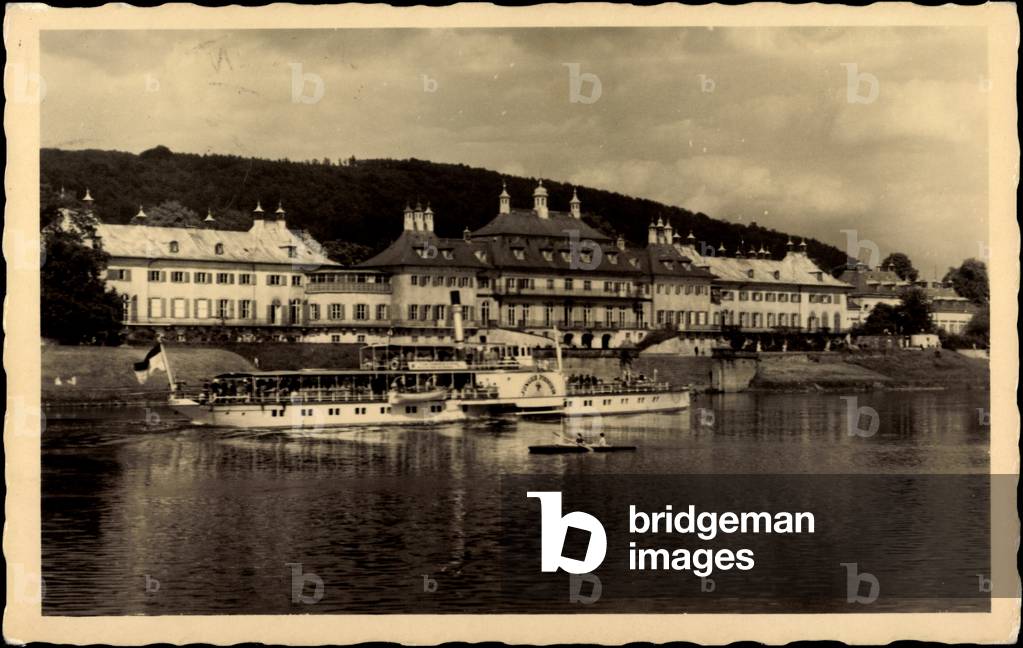 Dresden Pillnitz, view over the water, steamer