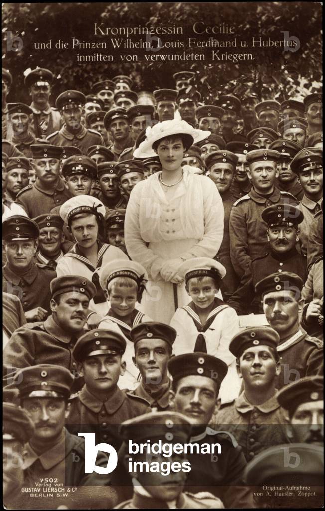 Ak Crown Princess Cecilie, Prince Wilhelm, Veterans, Liersch 7502 (b/w photo)