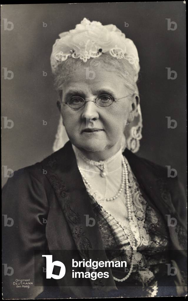 Ak Emma to Waldeck and Pyrmont, Portrait, Pearl Necklace (b/w photo)
