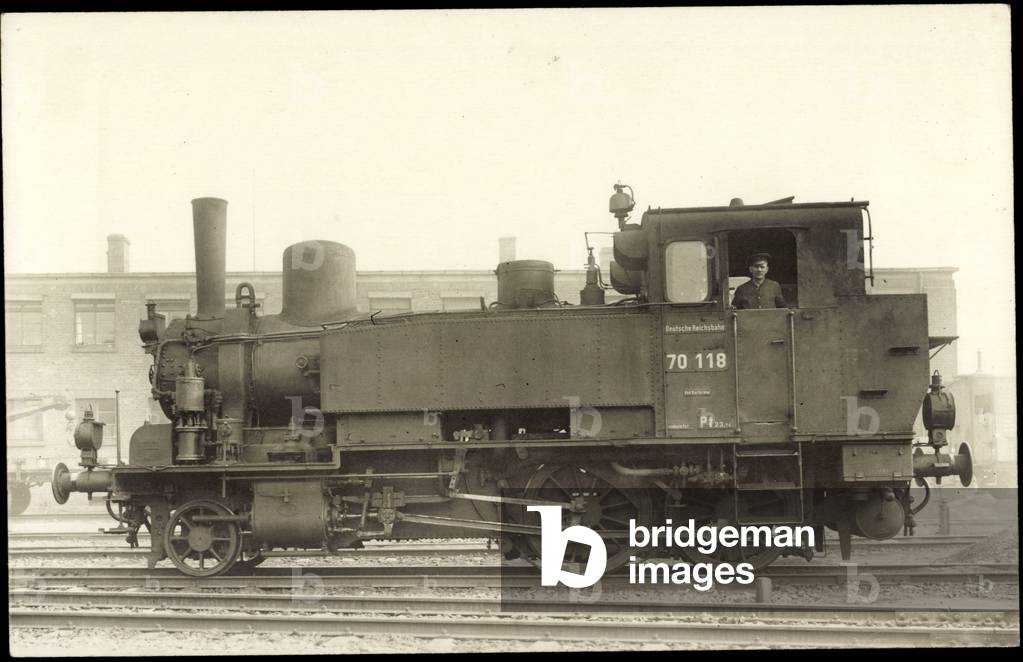 Photo German unit locomotive No. 70 118 Baden, driver