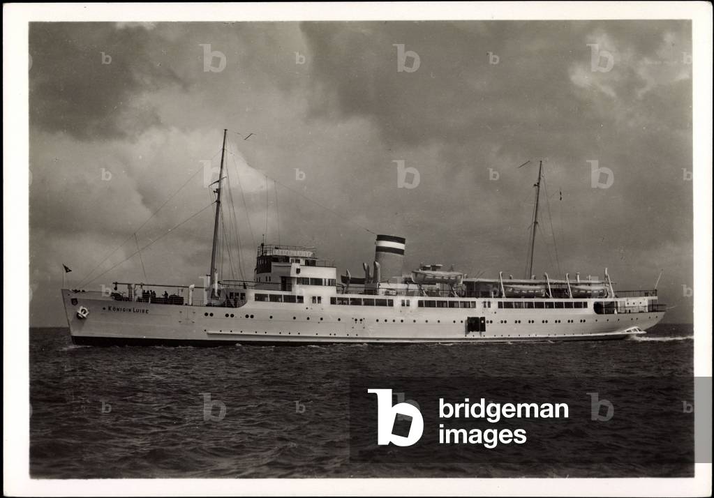 HAPAG, M.S. Queen Luise at Sea, Sea Bathing Service