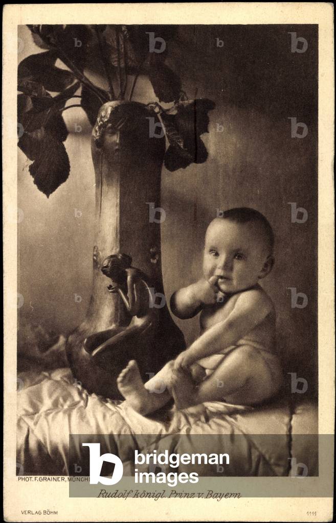 Ak Rudolf Kgl. Prince of Bavaria as a little baby, flower vase (b/w photo)