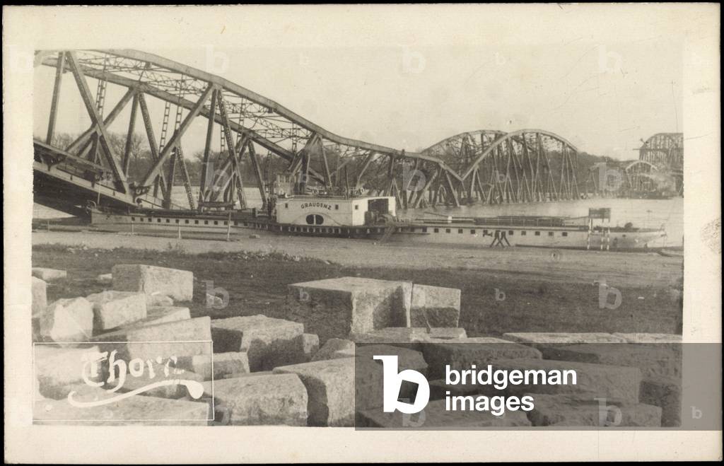 Photo Graudenz West Prussia, Destroyed bridge, steamers