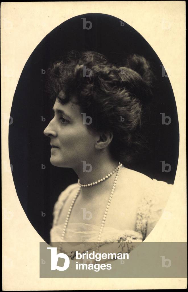 Photo Ak J.K.H. Duchess Carl Theodor of Bavaria, Maria Josepha (b/w photo)